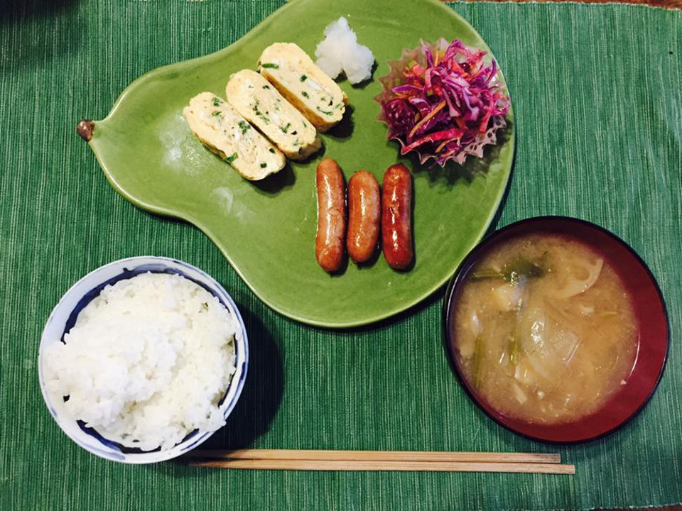 料理を美しく見せるなら、透かし和紙「OMOTEWASHI」がおすすめ 美味しい和食に彩りを!透かし和紙のテーブルウェアなら【コムシステム】の通販を | 料理の写真